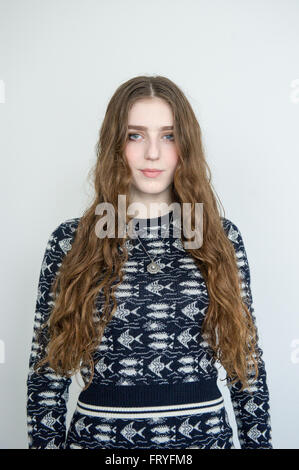 Berlin, Deutschland. 24. März 2016. Die Sängerin Birdy posiert vor einem Interview mit der deutschen Presseagentur (Dpa) in Berlin, Deutschland, 24. März 2016. Foto: INGA KJER/DPA/Alamy Live-Nachrichten Stockfoto