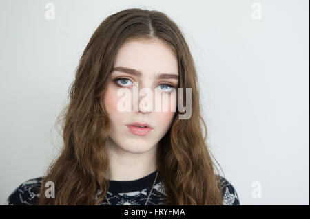 Berlin, Deutschland. 24. März 2016. Die Sängerin Birdy posiert vor einem Interview mit der deutschen Presseagentur (Dpa) in Berlin, Deutschland, 24. März 2016. Foto: INGA KJER/DPA/Alamy Live-Nachrichten Stockfoto