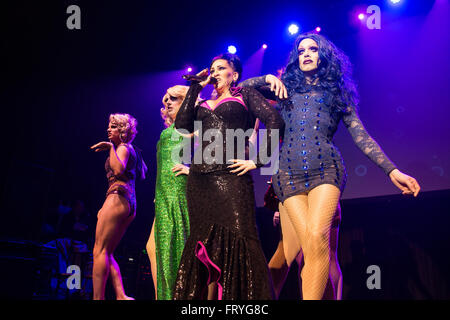 24. März 2016 - Ru Paul Drag Race: Kampf der Jahreszeiten, um das O2-Ritz in Manchester mit Adore Delano, Courtney Act, Jinkx Monsun, Katja, Pandora Boxx, Sharon Nadeln, violett Chachki und präsentieren hosten, Michelle Visage, 2016 © Myles Wright/ZUMA Draht/Alamy Live News Stockfoto