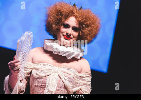 24. März 2016 - Ru Paul Drag Race: Kampf der Jahreszeiten, um das O2-Ritz in Manchester mit Adore Delano, Courtney Act, Jinkx Monsun, Katja, Pandora Boxx, Sharon Nadeln, violett Chachki und präsentieren hosten, Michelle Visage, 2016 © Myles Wright/ZUMA Draht/Alamy Live News Stockfoto