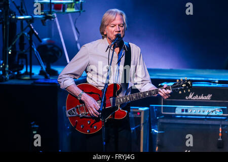 Durham, North Carolina, USA. 24. März 2016. Moody Blues führen in Durham, North Carolina. Die Moody Blues sind eine englische Rockband. Das aktuelle Touring Line-up der Band bietet Graeme Edge, Justin Hayward und John Lodge. © Andy Martin Jr./ZUMA Draht/Alamy Live-Nachrichten Stockfoto