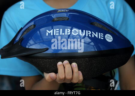 Melbourne Bike Anteil Helm Stockfoto