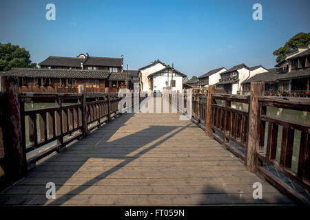 Kanal und Häuser in der alten Stadt Wuzhen Stockfoto