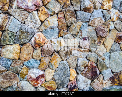 Granitstein Wand eine sehr harte Art des Gesteins, die in Gebäuden und Monumenten verwendet wird Stockfoto