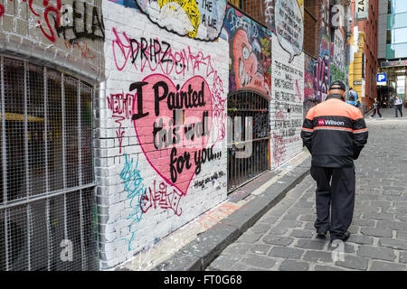 Hosier Lane in Melbourne ist berühmt für seine Graffiti und street-art Stockfoto