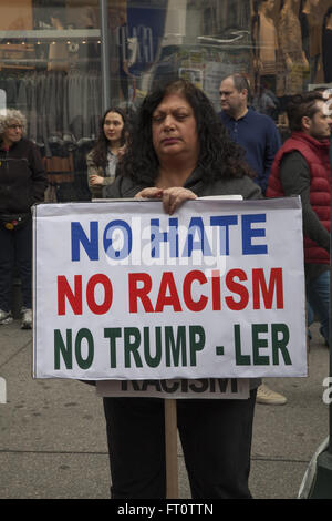 Demonstration gegen US-Kriege im Ausland und für soziale Gerechtigkeit zu Hause in Harold Square, New York. Stockfoto