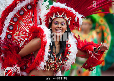 Tänzerin bei Folklore-Festival namens Boi Bumba, Parintins, Amazonas, Brasilien Stockfoto