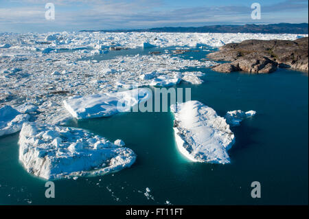 Luftaufnahme von Eisbergen, Ilulissat Kangerlua Eisfjord, Qaasuitsup, Ilulissat, Grönland Stockfoto