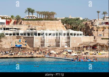 Menschen Baden im Roten Meer, Sharm el-Sheikh, Süd-Sinai, Ägypten Stockfoto