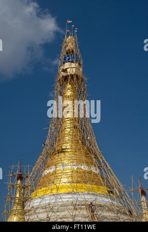 Pagode mit Bambus-Gerüst in einem Tempel in Pindaya, Shan State in Myanmar Burma Stockfoto