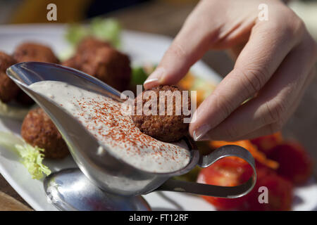 Mahlzeit von Falafel und humose, Tel-Aviv, Israel, Asien Stockfoto