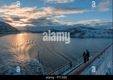 Hurtigruten Schiff MS Nordlys an der Helgeland-Küste. Norwegen. Europa Stockfoto