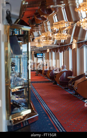 Passagiere an Bord der Hurtigruten Schiff MS Nordlys. Norwegen Stockfoto