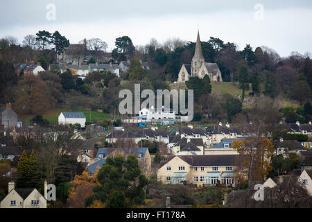 Stroud Stadt in Gloucestershire. Bild hier eine Ansicht Acrtoss Tal, Stroud mit einigen alten und modernen Bauten. Stockfoto