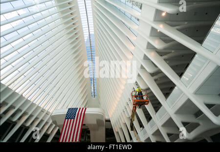 Im Inneren der Oculus der Verkehrsknotenpunkt im Bau Stockfoto