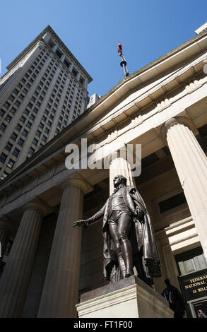 Statue von George Washington an der Wall Street vor der Federal Hall Stockfoto