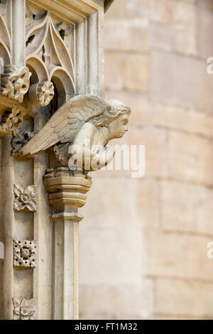 Stein geschnitzte Kanzel Engel in Tewkesbury Abbey. Tewkesbury, Gloucestershire, England Stockfoto