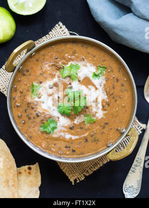 Dal Makhani ("buttrig Linsensuppe'), ein beliebtes Gericht aus der Region Punjab in Indien und Pakistan. Stockfoto