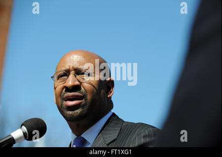 Bürgermeister von Philadelphia, Michael Nuttter auf einer Pressekonferenz Mittwoch, 24. März 2010 auf Flash-Mob am Wochenende. Stockfoto