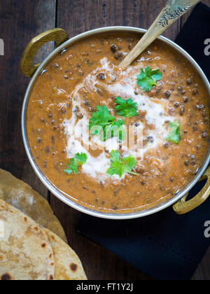 Dal Makhani ("buttrig Linsensuppe'), ein beliebtes Gericht aus der Region Punjab in Indien und Pakistan. Stockfoto