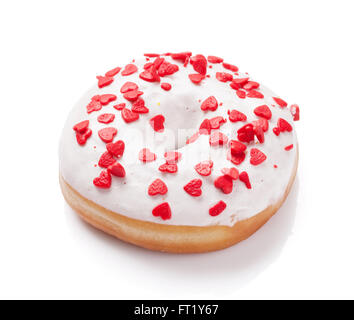 Donut mit Herz-Dekor. Isoliert auf weißem Hintergrund Stockfoto