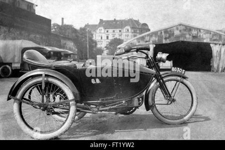 Harley-Davidson Beiwagen 1918, Frankreich. Laufen auf Extra Dunlop-Reifen Stockfoto