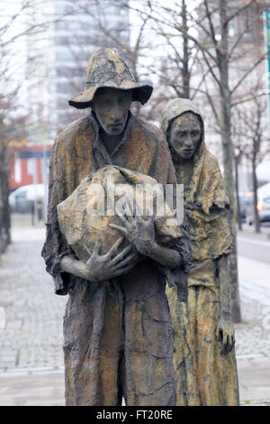 Das Famine Memorial Künstlers Rowan Gillespie in Dublin, Republik Irland, Europa Stockfoto