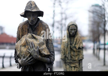 Das Famine Memorial Künstlers Rowan Gillespie in Dublin, Republik Irland, Europa Stockfoto