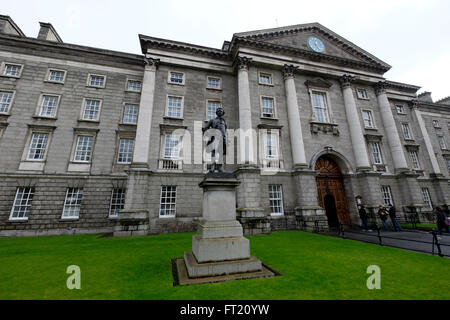 Statue von Edmund Burke vor Trinity College in Dublin, Republik Irland, Europa Stockfoto