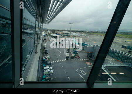 Aer Lingus Flugzeug auf der Landebahn des Flughafens von Dublin Stockfoto
