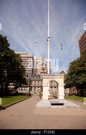 HALIFAX - 10 SEPTEMBER: Grand Parade in Mittel-, die Halifax die Peace Officers Memorial Arch, gewidmet Exponate gefallen Frieden Stockfoto