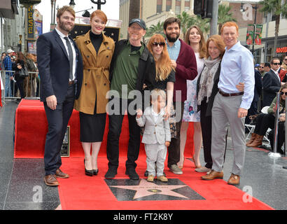 LOS ANGELES, CA - 10. Dezember 2015: Regisseur Ron Howard & Frau Cheryl, Tochter Bryce Dallas Howard & Familie bei Howard Stern Zeremonie am Hollywood Walk of Fame Stockfoto