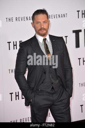 LOS ANGELES, CA - 16. Dezember 2015: Schauspieler Tom Hardy bei der Los Angeles Premiere seines Films "The Revenant" am TCL Chinese Theatre in Hollywood Stockfoto