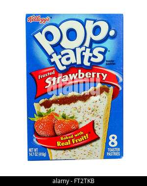 SPENCER, WISCONSIN-APRIL 24, 2014: Box mit Erdbeere Pop Tarts. PopTarts sind von Kelloggs gemacht. Kelloggs wurde 1906 gegründet. Stockfoto