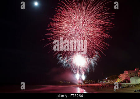 Feuerwerk am Strand, Spanien Stockfoto