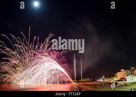 Feuerwerk am Strand, Spanien Stockfoto