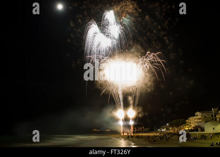 Feuerwerk am Strand, Spanien Stockfoto