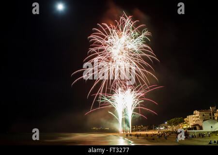 Feuerwerk am Strand, Spanien Stockfoto