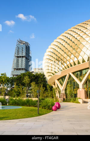 Der Vorplatz Garten des Esplanade - Theatres on the Bay, Singapur Stockfoto