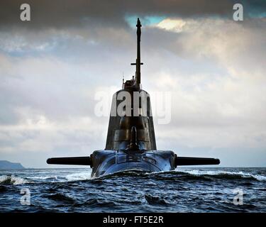 Die Royal Navy Astute-Klasse u-Boot HMS Hinterhalt angekommen Oberkommandos Clyde 19. September 2012 in Faslane, Schottland. Stockfoto