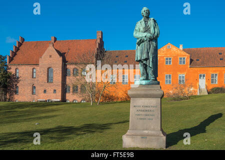 Hans Christian Andersen Statue in der Nähe des Flusses in Odense, Dernmark Stockfoto