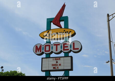 Ein Foto eines Zeichens für das Lorraine Motel in Memphis, Tennessee. Dies ist das Motel, wo Martin Luther King ermordet wurde Stockfoto