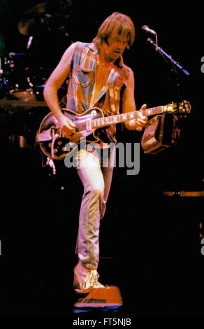 NEIL YOUNG-KONZERT AUF DEM NEUEN TRIKOT ARENA 27.09.1986 FOTO VON MICHAEL BRITO Stockfoto