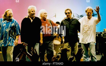 CROSBY STILLS NASH und junge Mädchen mit JIM KELTNER durchführen IN Konzert in PHILADELPHIA UNION CENTER 21.03.2000 Foto Michael Brito Stockfoto