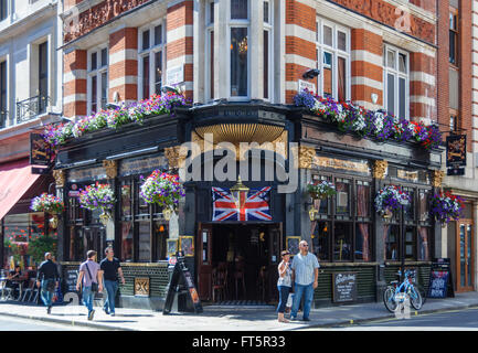 Leicester-Arms Pub an der Ecke des Gewächshauses und Warwick Street in Westminster, London, UK Stockfoto