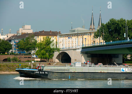 Deutschland, Nordrhein-Westfalen, Bonn, Kennedybrücke. Sterben Sie Kennedybrücke ist Die Mittlere der Drei Bonner Rheinbrücken Und verbi Stockfoto