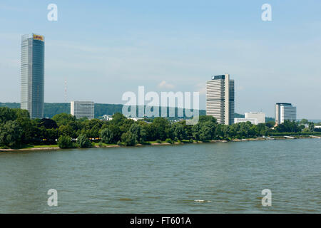 Deutschland, Nordrhein-Westfalen, Bonn, Blick Auf Den Post-Tower Und Den Langen Eugen Stockfoto