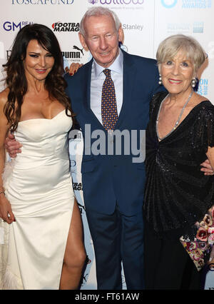 3. März 2016 - Lizzie Cundy, Bob Wilson und Megs Wilson London Football Awards 2016 bei Battersea Evolution in London besuchen, Stockfoto