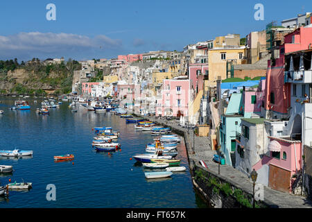 Marina di Corricella, Insel Procida, Phlegräischen Inseln, Golf von Neapel, Kampanien, Italien Stockfoto