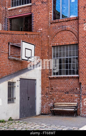 Berlin-Prenzlauer Berg. Pfefferberg Altbau mit Basketballkorb Stockfoto